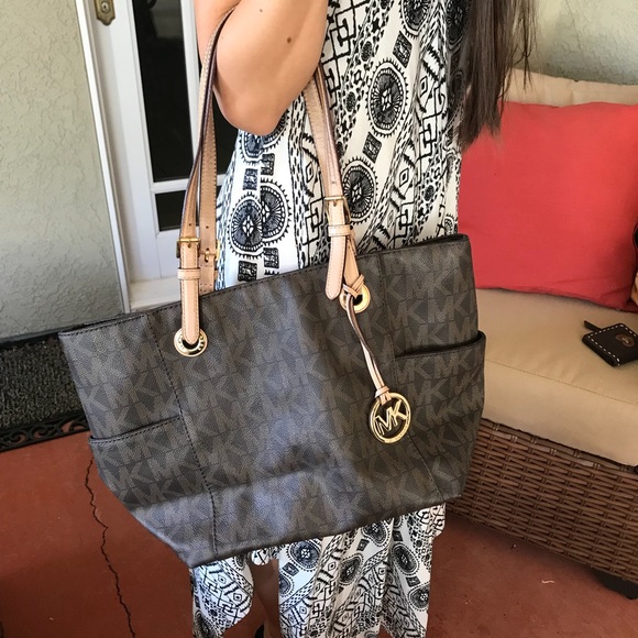 Michael Kors Handbags - Authentic Michael Kors Purse